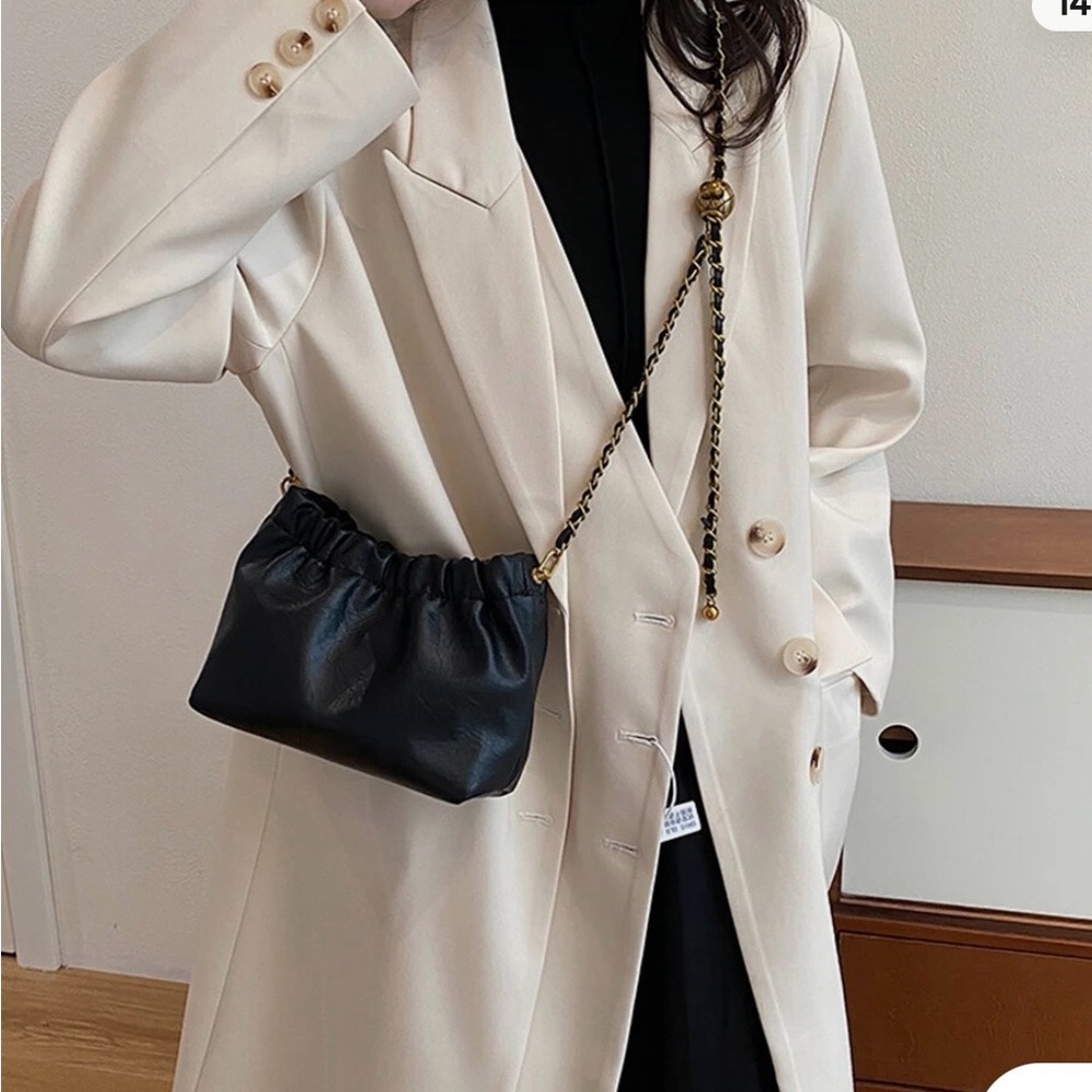 Chic Black Leather Shoulder Bag with Gold Chain